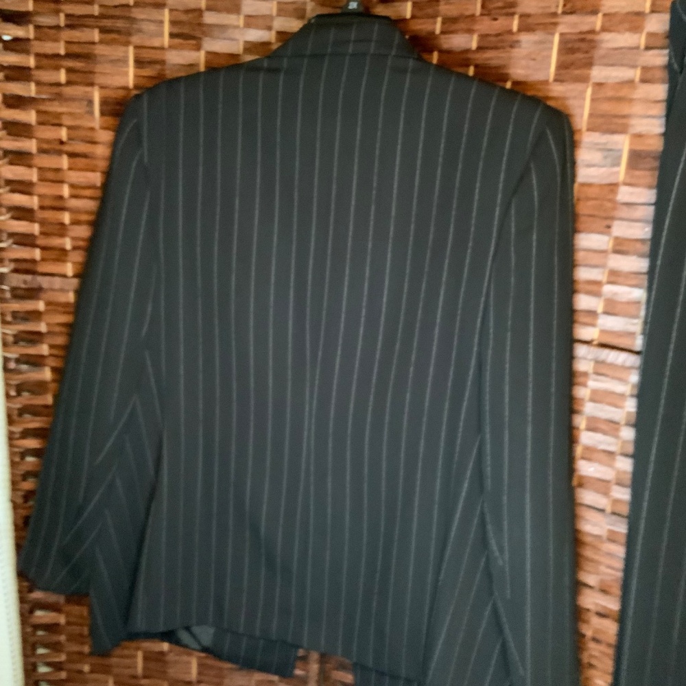 John Meyer Women’s Pant Suit - Picture 5 of 7